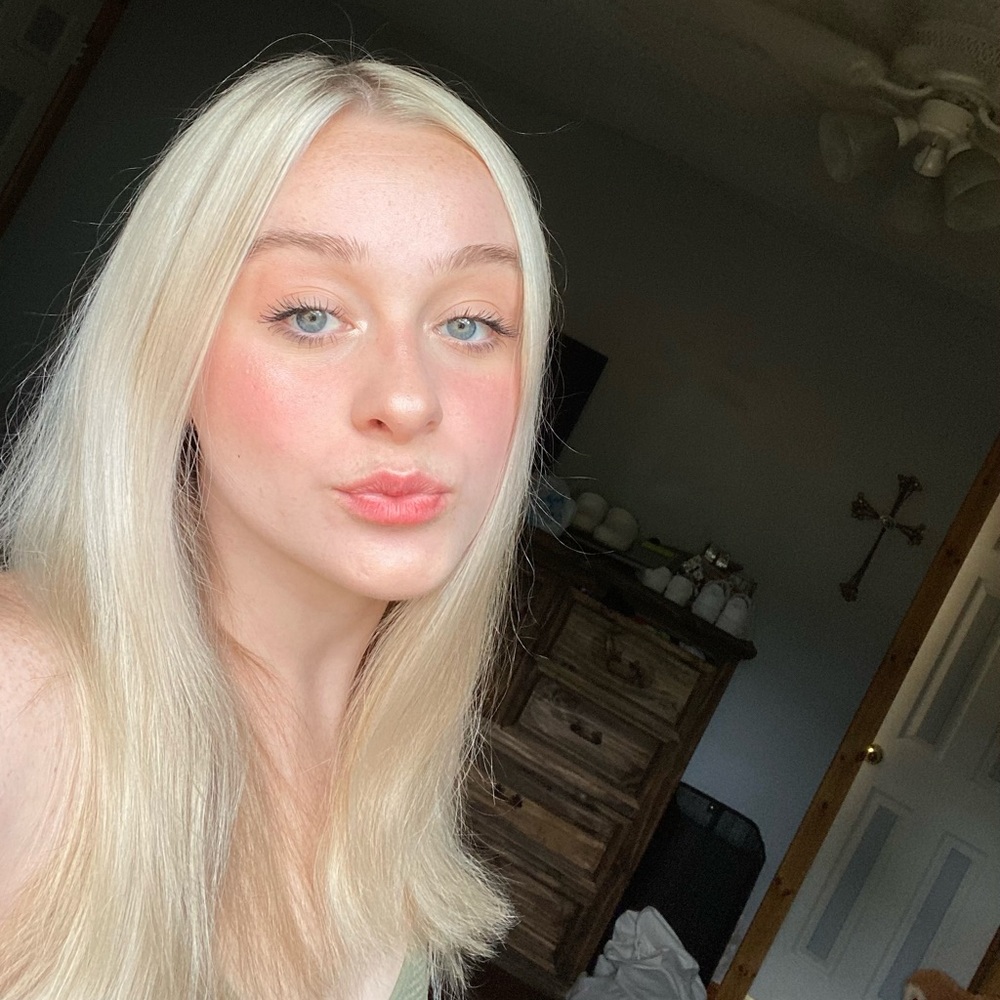 Meet your Posher, Abigail